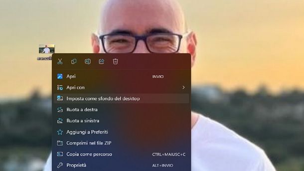 Come impostare sfondo del desktop personalizzato Windows 11