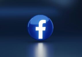 Come non farsi vedere online su Facebook da una persona