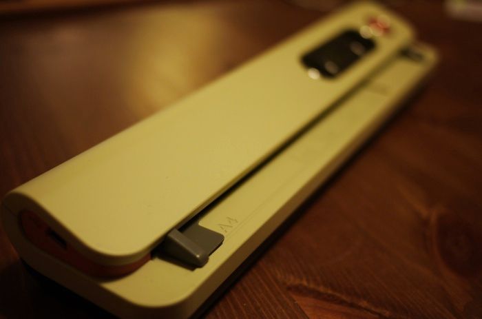 Scanner Portatile A4 Con Scheda Di Memoria - Risoluzione 900 DPI, Alimentazione A Batterie, Per Documenti E Foto, Compatto E Leggero