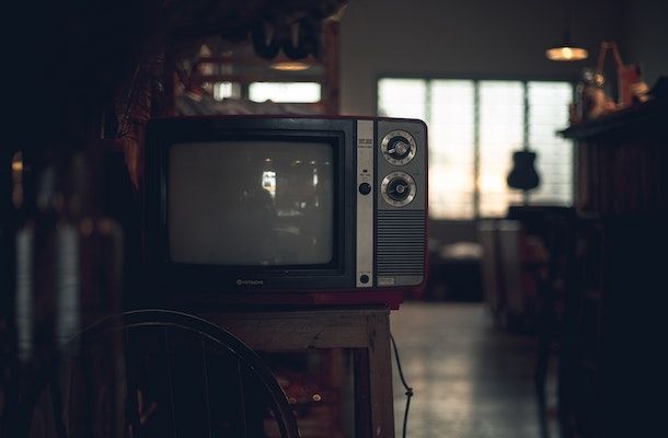 Come pulire lo schermo della TV: cosa fare e cosa evitare