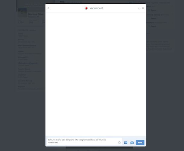 Screenshot che mostra come chattare con Vodafone su Twitter