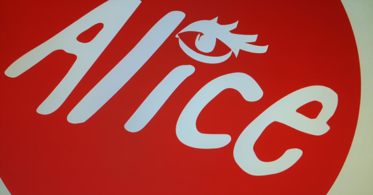 Алиса email. Алиса, прочитай эту статью. Алиса мейл версия. Кейс email рассылки. Алиса помощник.