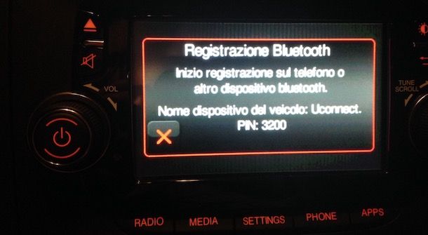 Come collegare il telefono alla macchina con Bluetooth