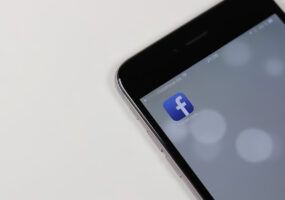 Come cancellarsi da Facebook Mobile