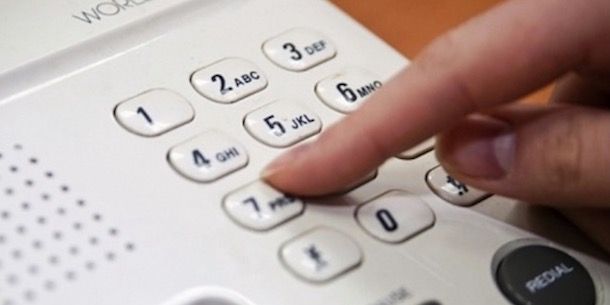 Foto che mostra un telefono fisso