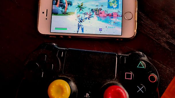 Giocare su Fortnite su iPhone con controller