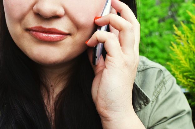 Ragazza al cellulare