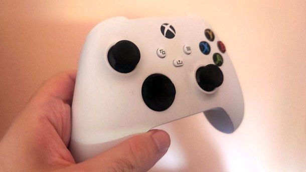Come collegare il joystick al telefono Xbox