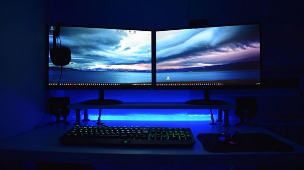 Postazione gaming scrivania