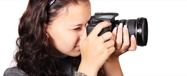 Ragazza con macchina fotografica