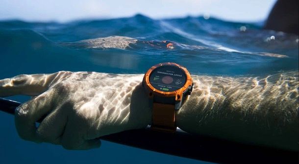 Un orologio fitness in acqua