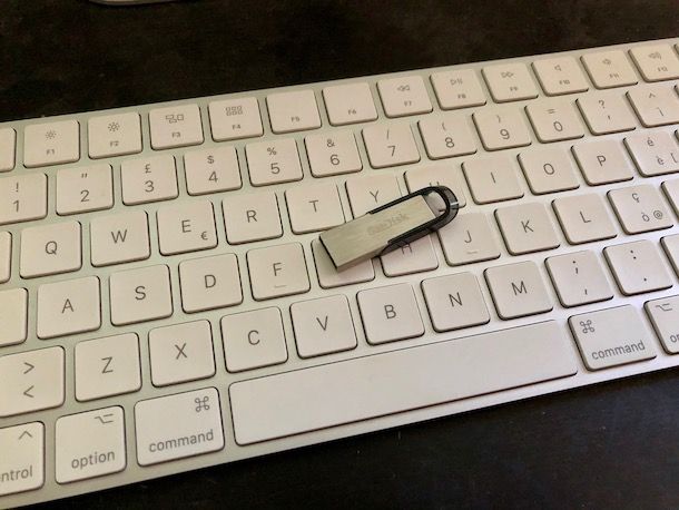 Chiavetta USB su tastiera iMac