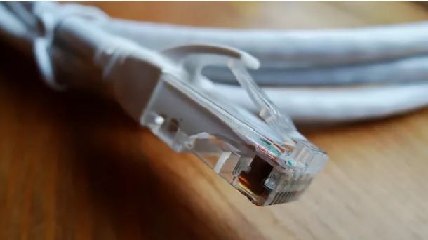 Ricorrere al collegamento via cavo Ethernet