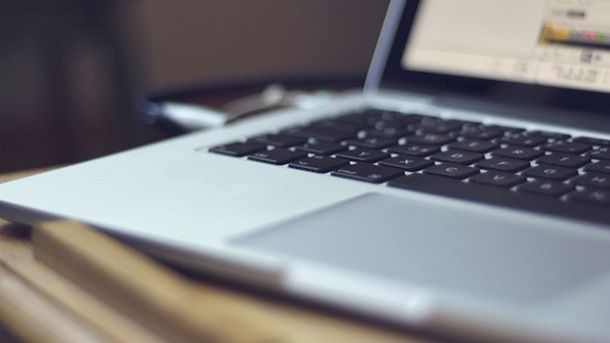 Come caricare PC con power bank