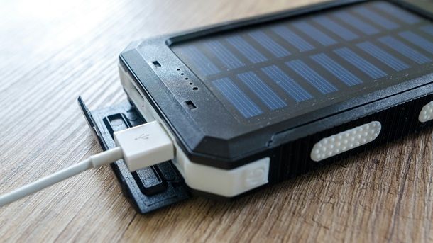 Come caricare un power bank solare