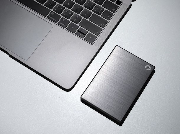 MacBook e hard disk esterno