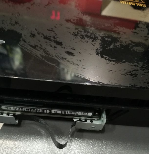 Estrazione dell'hard disk della PS4 Slim