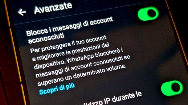 Utilizzare le funzioni di privacy e sicurezza WhatsApp