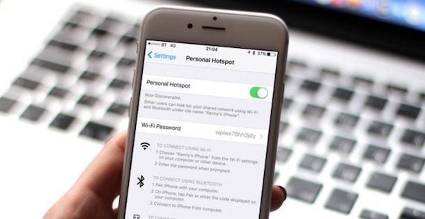 Foto di un iPhone con hotspot attivo