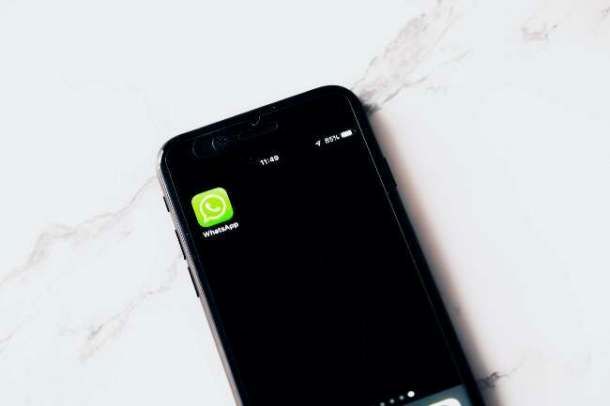 Usare WhatsApp con smartphone