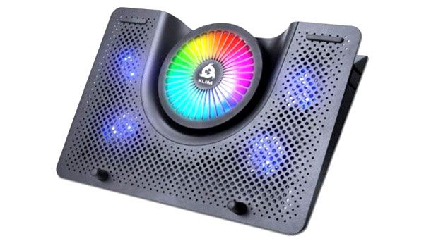Usare una base di raffreddamento PC