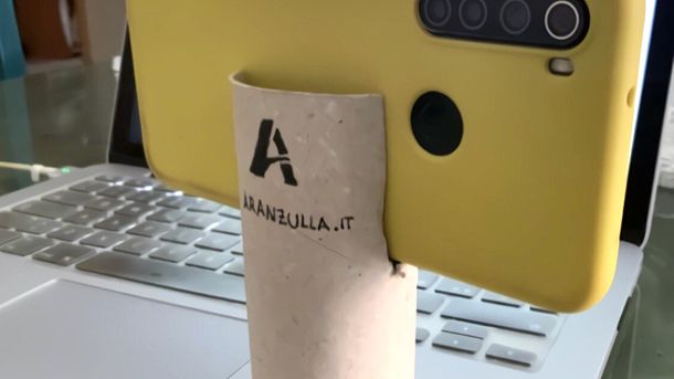 Cavalletto per telefono smartphone