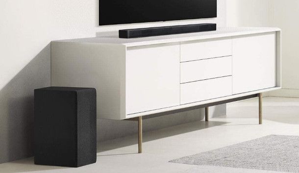 soundbar LG in soggiorno