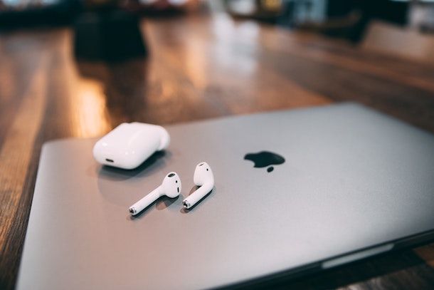 AirPods MacBook