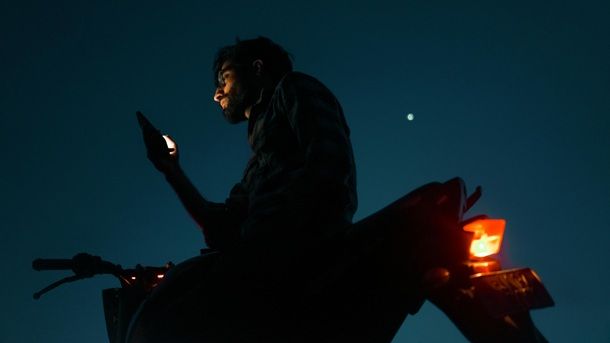 Smartphone di notte Luna stelle