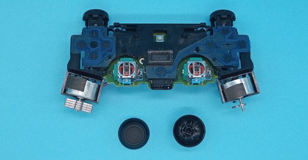 sostituzione gommini controller PS4