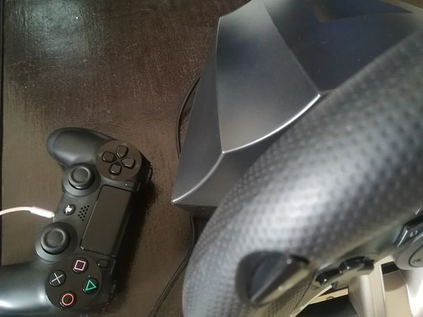 Procedura per collegare il volante alla PlayStation 4