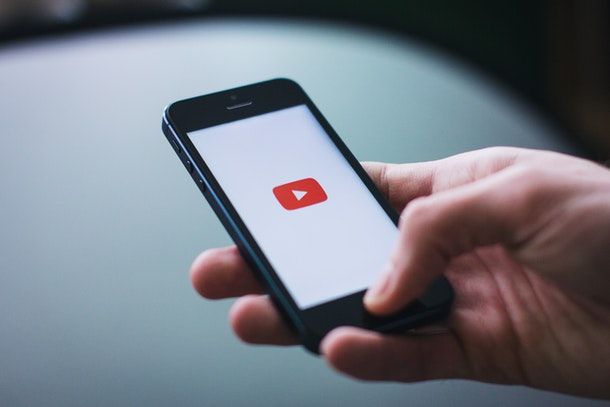 Attivazione abbonamenti di YouTube da Smartphone