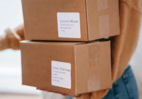 Come spedire un pacco mittente e destinatario