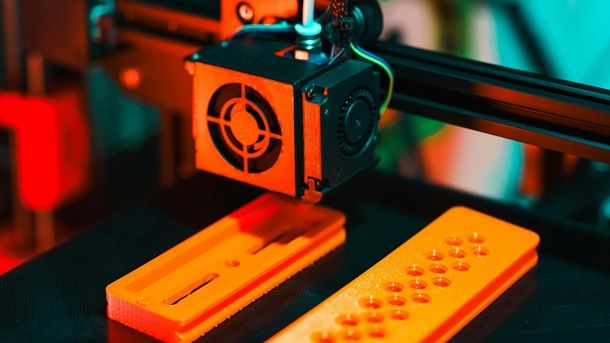 Stampa 3D a filamento in corso