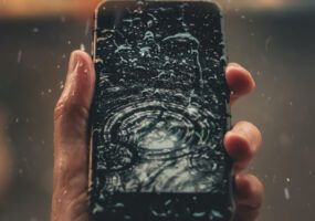 Come levare l’acqua dal cellulare