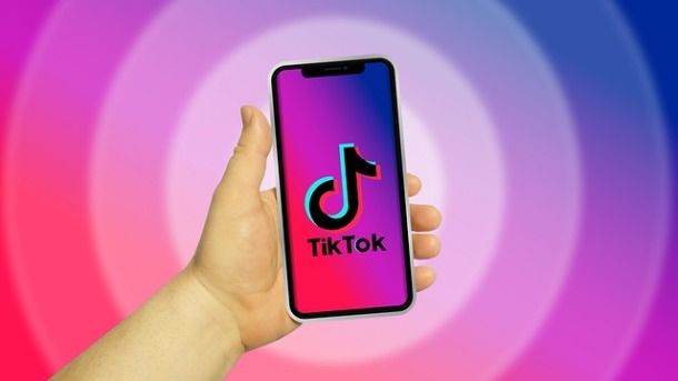 Usare TikTok con telefono