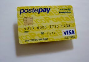 Come pagare con Postepay un privato