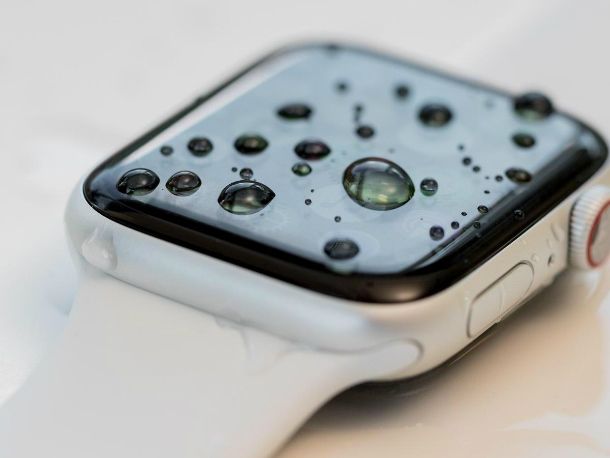 Come pulire Apple Watch da acqua