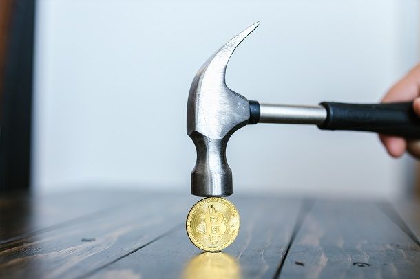 bitcoin con martello