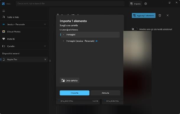 e apri le cartelle Internal Storage/> DCIM, per visualizzare tutte le cartelle contenenti le foto scattate e i video realizzati. Puoi trasferire gli elementi che desideri nella memoria del computer semplicemente trascinandoli in una cartella a tua scelta, oppure usando il pi&ugrave; classico dei copia e incolla.&rdquo; width=&rdquo;610&Prime; height=&rdquo;387&Prime; /></p>
<p>Se impieghi un PC dotato di <strong>Windows 11</strong> oppure di <strong>Windows 10</strong>, puoi importare le immagini di iPhone con facilit&agrave;, affidandoti all'applicazione <strong>Foto di Windows</strong>. Il programma in questione, salvo qualche piccola differenza estetica, funziona in maniera uguale su entrambi i sistemi operativi.</p>
<p>Detto ci&ograve;, per procedere, apri l'applicazione <strong>Foto</strong> sul computer e premi sul <strong>nome di iPhone</strong>, residente nella barra laterale di sinistra, oppure clicca sul pulsante <strong>Importa</strong> (in alto) e seleziona il <strong>nome del telefono</strong>, dal menu che ti viene proposto.</p>
<p>Ora, attendi qualche minuto affinch&eacute; i file sul dispositivo vengano riconosciuti e, se vuoi trasferire tutte le foto, apponi il segno di spunta accanto alla voce <strong>Seleziona tutto</strong>; laddove preferissi invece trasferire soltanto gli elementi realizzati dopo l'ultima copia, spunta invece la casella <strong>Seleziona nuovo</strong>. In alternativa, puoi altres&igrave; selezionare singolarmente ciascuna immagine, apponendo il segno di spunta all'interno della <strong>casella</strong> posta sulla sua anteprima.</p>
<p>Quando hai finito, non ti resta che cliccare sul pulsante <strong>Aggiungi [X] elemento/i</strong>, selezionare la <strong>cartella</strong> in cui archiviare le immagini e premere sul pulsante <strong>Importa</strong>, per avviare lo spostamento.</p>
<p>Laddove non avessi la possibilit&agrave; di usare l'app Foto, puoi comunque importare le immagini del telefono usando l'<strong>Esplora File</strong>. Dunque, apri quest'ultimo premendo la combinazione di tasti <strong>Win+E</strong> oppure facendo doppio clic su una <strong>qualsiasi cartella</strong> del computer, premi sulla voce <strong>Questo PC/Computer</strong> situata a sinistra e individua il <strong>nome di iPhone</strong> tra i dispositivi rilevati.</p>
<p><img decoding=