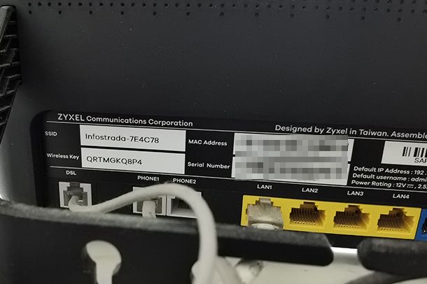 Presa Telefonica A Muro DEBFLEX 746812 - Modello Sporgente Bianco, Gamma Blok, Fissaggio A Vite, Dimensioni 70x70mm