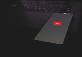 Come abbonarsi a un canale YouTube