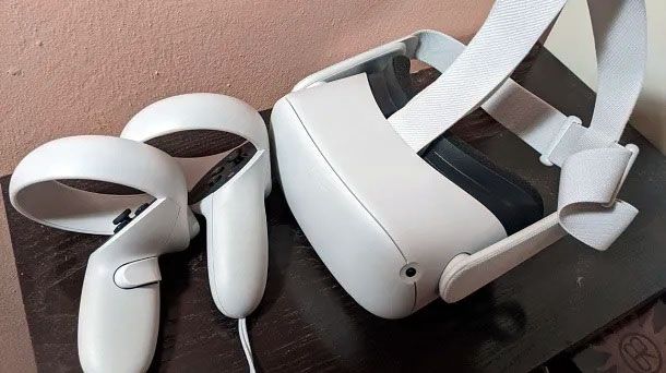Oculus Quest 2 visore VR