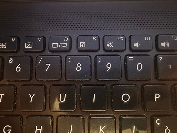 Come attivare il touchpad dalla tastiera o disattivarlo