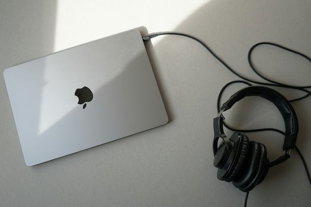 MacBook e cuffie