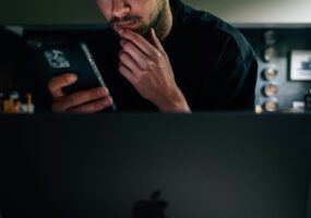 Come trovare un numero di cellulare conoscendo nome e cognome