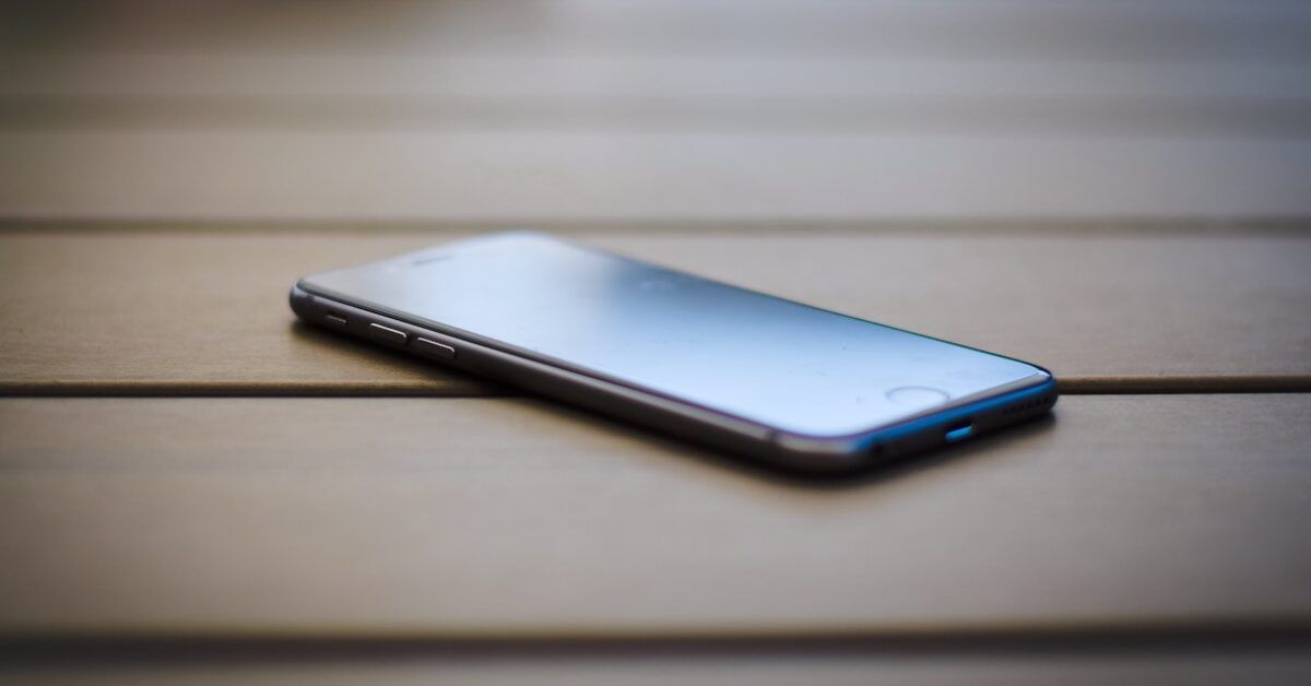 Come accendere un telefono spento senza tasto accensione Salvatore