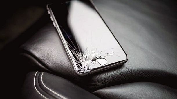 Recupero dati da cellulare con schermo rotto