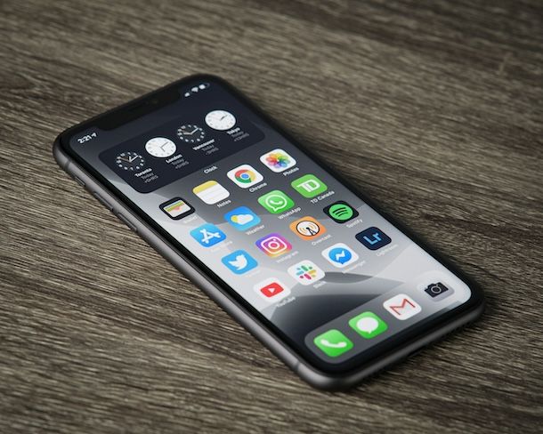 iPhone WhatsApp