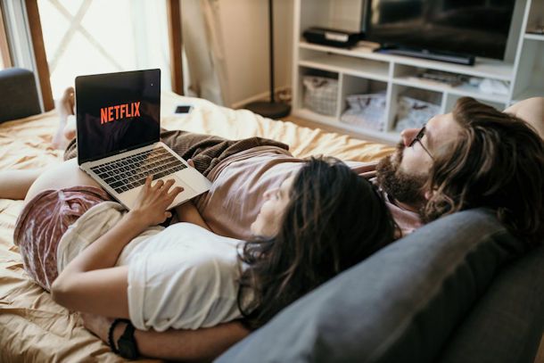 Come vedere Netflix insieme